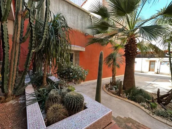 Maison de ville à Argelès Village 139 m² habitables avec extérieurs, stationnement et fort potentiel
