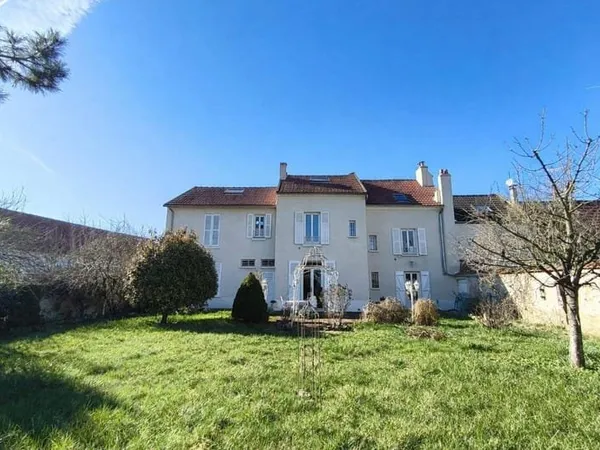 Maison 9 pièces 244 m²