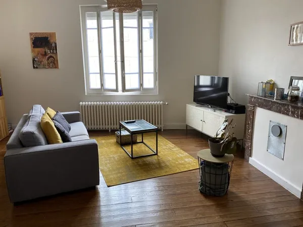MAISON RENOVEE DE TYPE 4 AVEC TERRASSE ET ATELIER -PROCHE