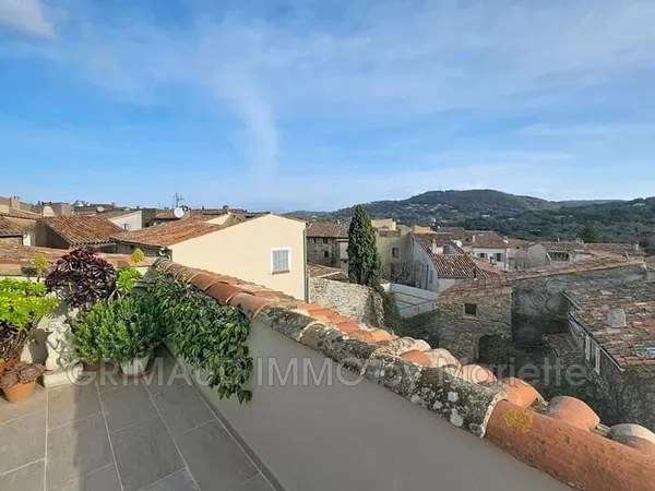 Charmante maison de caractère située à La Garde-Freinet avec v