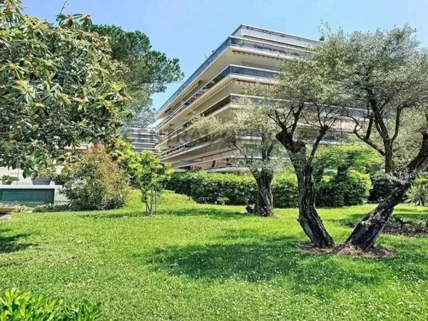 Studio - Rostagne - Centre ville