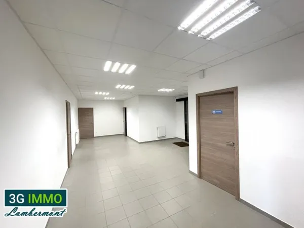 Commerce 166 m²