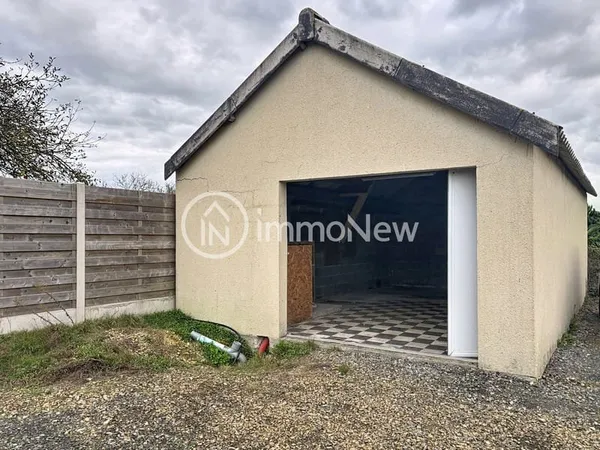BEAU GARAGE 40 M2 SUR TERRAIN 200 M2 PROCHE DES PLAGES