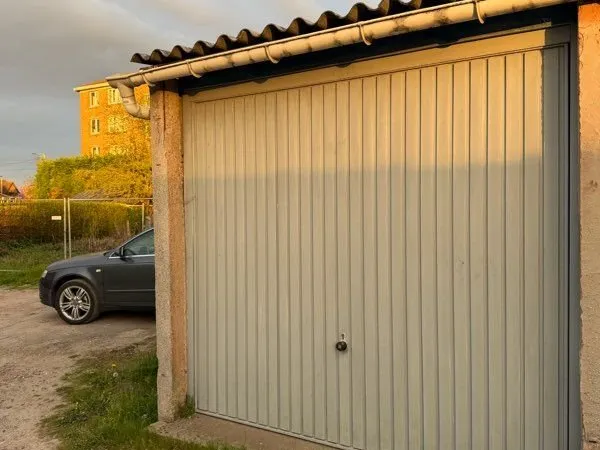 Garage / Box à louer sécurisé - Falvy - accès facile