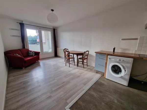 JOLIMONT, beau T2 43 m2 avec balcon et parking