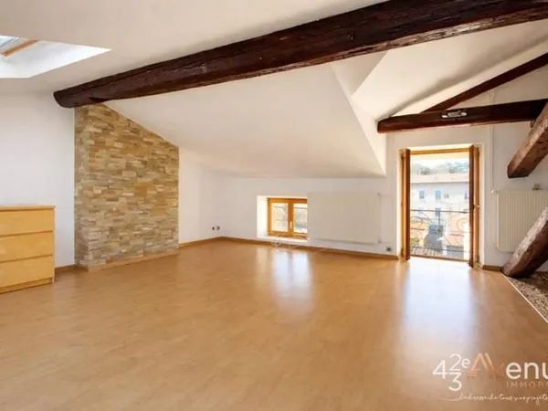 A DEUX PAS DE LA GARE T1 DE 24m² carrez et 76m² au sol