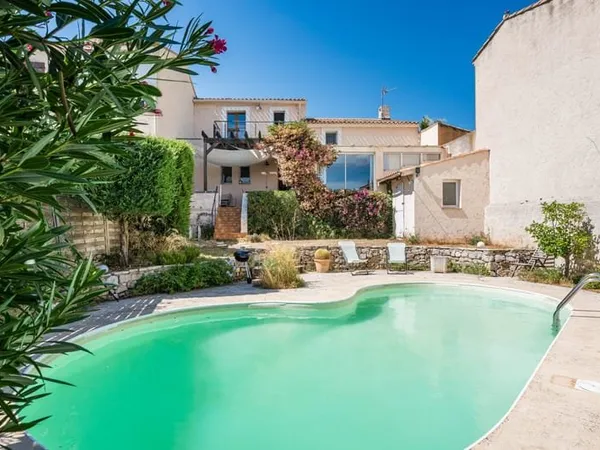 Belle maison familiale dans résidence fermée à Cassis