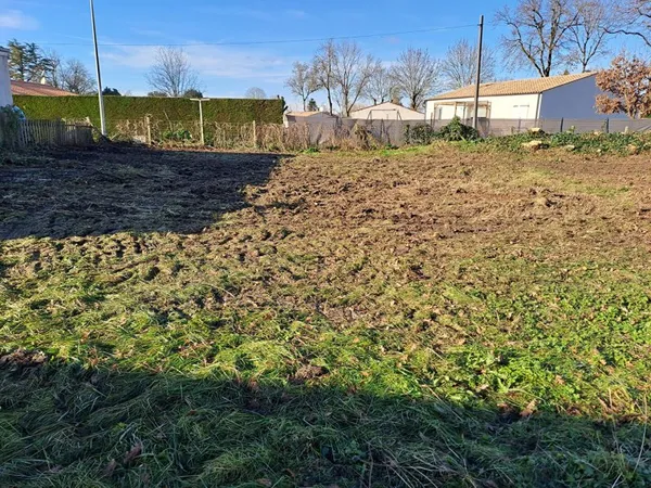 Terrain 698 m²