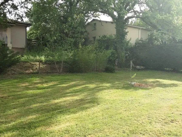 Terrain de +/- 400m2 a ste foy de peyrolieres