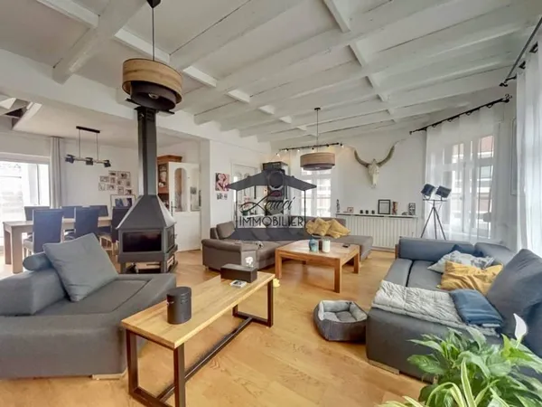 Maison 7 pièces 310 m²