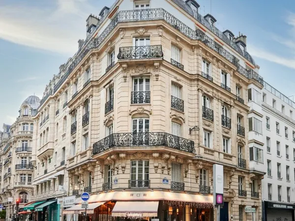 Immeuble de standing à usage mixte vendu occupé
