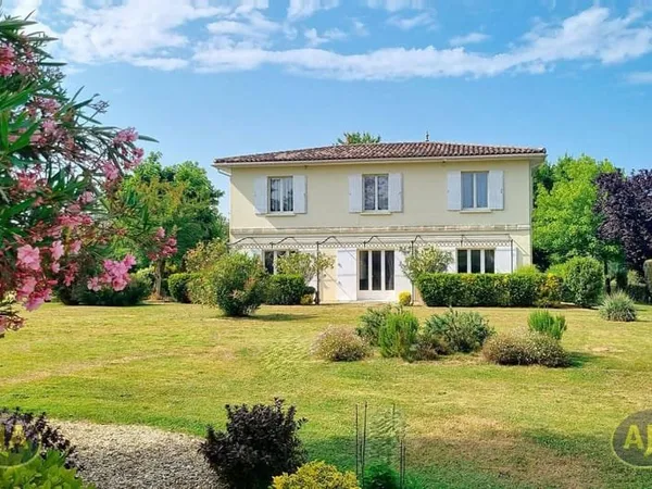 Maison 7 pièces 225 m²