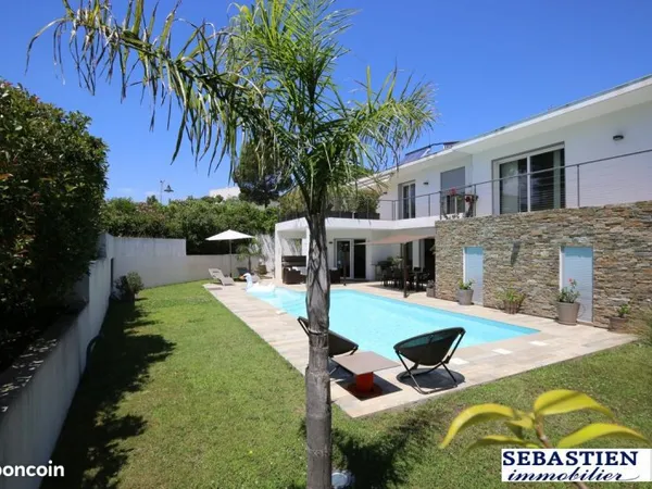 Maison 7 pièces 243 m²