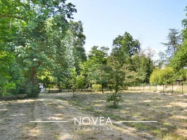 Terrain constructible dans un cadre d'exception
