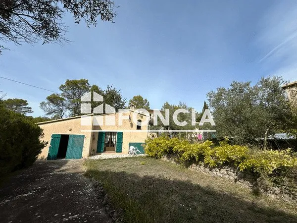 LORGUES - Dans un écrin bucolique, confortable villa avec heureux propriétaires depuis 45 ans !