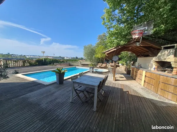 Appartement d'Exception avec Piscine, Terrasse de 140 m² et Vue Panoramique sur Bordeaux