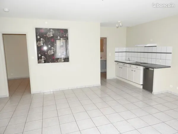 Superb F2, R.D.C, meublé complet, 45 m², LIBRE, refait entier. à neuf, toutes les Charg. Compri., Ch