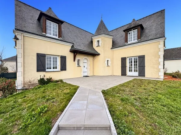 ✨ MÛRS-ERIGNÉ - Maison de caractère avec architecture atypique, vie de plain-pied et grand terrain