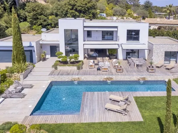 Maison 7 pièces 250 m²