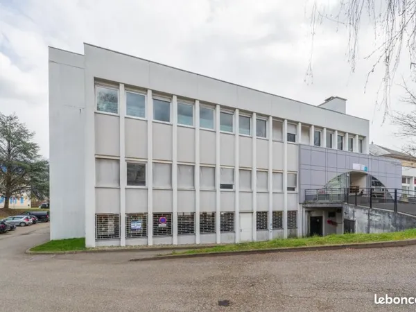 Bureaux 613 m²