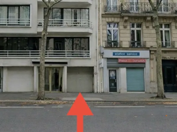 Grand garage individuel fermé, accès facile, Métro Courcelles