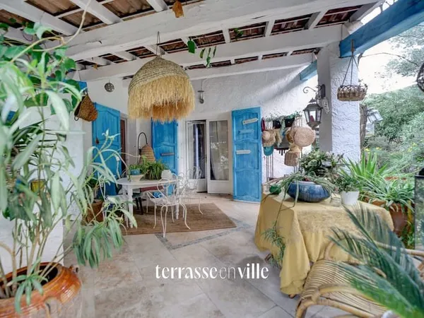 Maison provençale typique à Ceyrestre Grand jardin et piscin