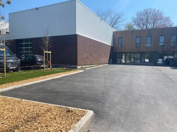 Entrepôt 493 m²