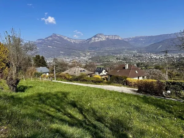 Terrain à batir non viabilisé - Cadre champêtre - Vue dégagée