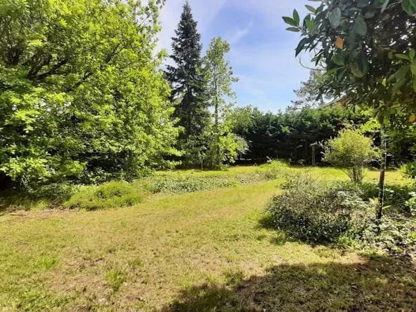 Terrain à bâtir de 808 m²