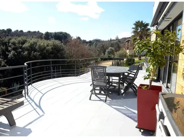 SUD ARDÈCHE - Villa contemporaine T9 - 240 m² - Terrain 2 000 m²