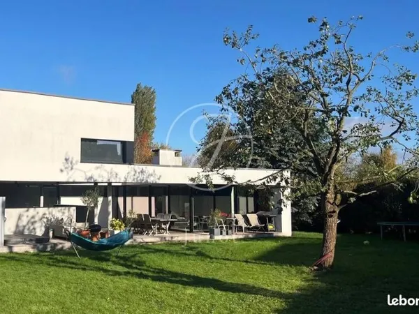 Maison 7 pièces 204 m²