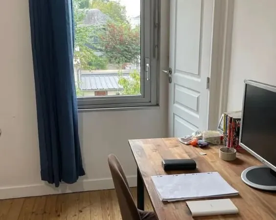 Grande chambre étudiant chez l'habitant