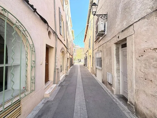 Local commercial 1 pièce 89 m²