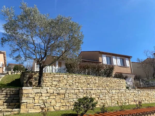 AU CALME AVEC VUE SUR LES PYRÉNÉES VILLA T5/6 GARAGE JARDIN