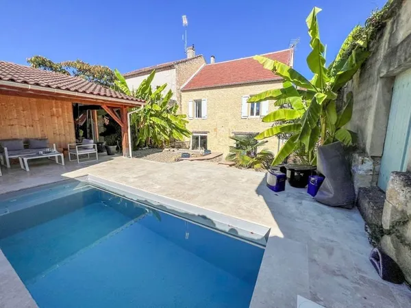 Maison De Ville Au Calme Avec Piscine