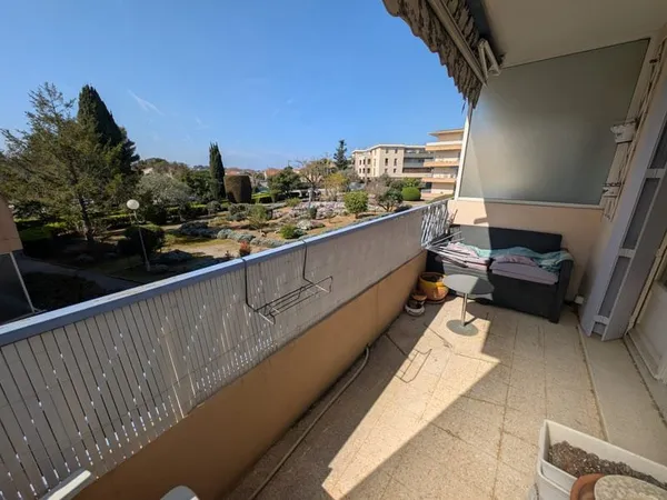 Grand T2 avec balcon et cave