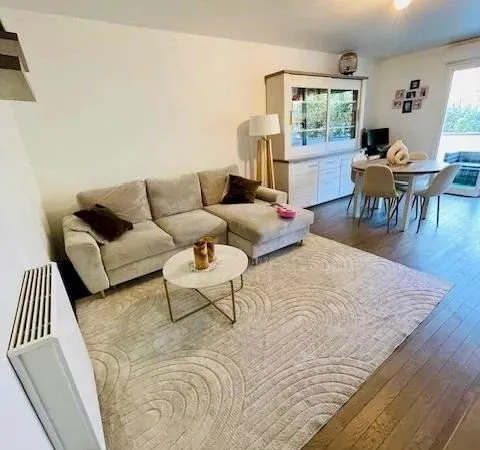 Limite Vincennes - Superbe 3 pièces avec terrasse de 15 m² - Immeuble récent