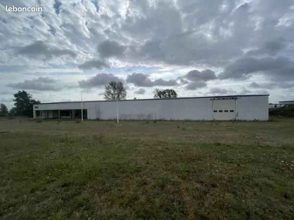 Local industriel 1 400 m²
