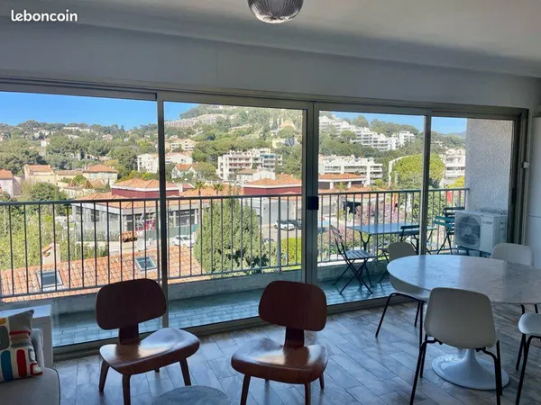 Cassis centre - Superbe T3 meublé 62 m2 lumineux refait à neuf - balcon et ascenseur