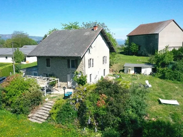 Maison en pierres 170 m² habitables sur 2000 m² de terrain