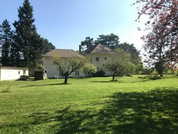 Joli domaine avec gîtes dépendances et parc