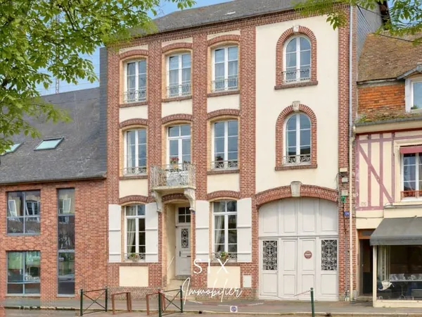 DEMEURE BOURGEOISE EN PLEIN CENTRE AVEC JARDIN & DEPENDANCE