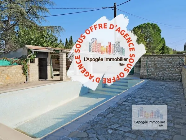 Terrain constructible en coeur de village