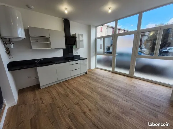 Studio de 28 m² - Loures-Barousse centre - Refait à neuf