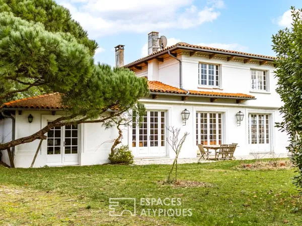 Villa bourgeoise revisitée et son parc arboré