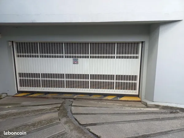 Parking sécurisé à louer
