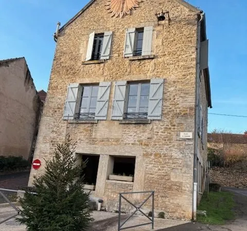 A LOUER LOGEMENT COMMUNAL -F3 RENOVE- 67m2- Dans le Vézelien