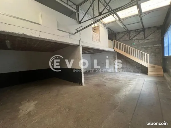 Local d'activité 148 m²