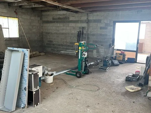 Loue hangar avec logement