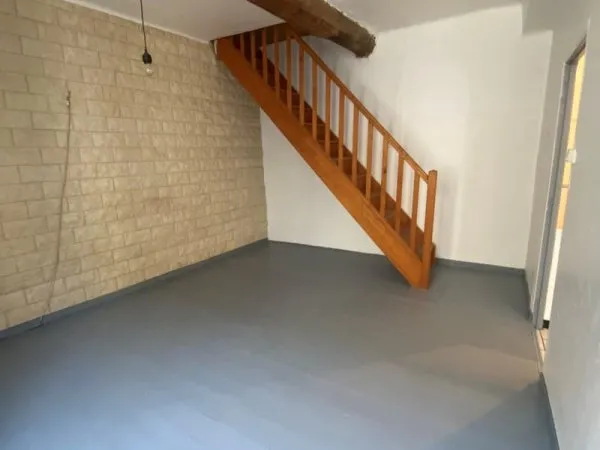 Intra-muros, appartement de Type P2 entièrement rénové